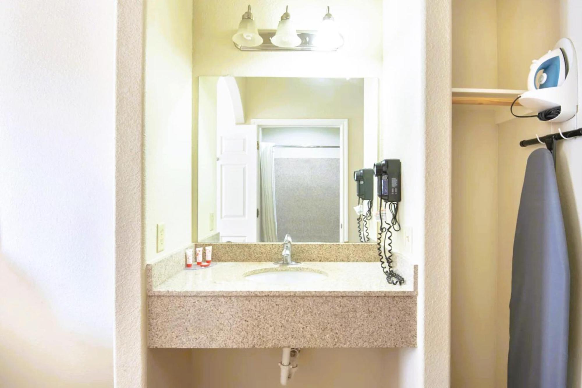 Oyo Townhouse Clute Lake Jackson מראה חיצוני תמונה