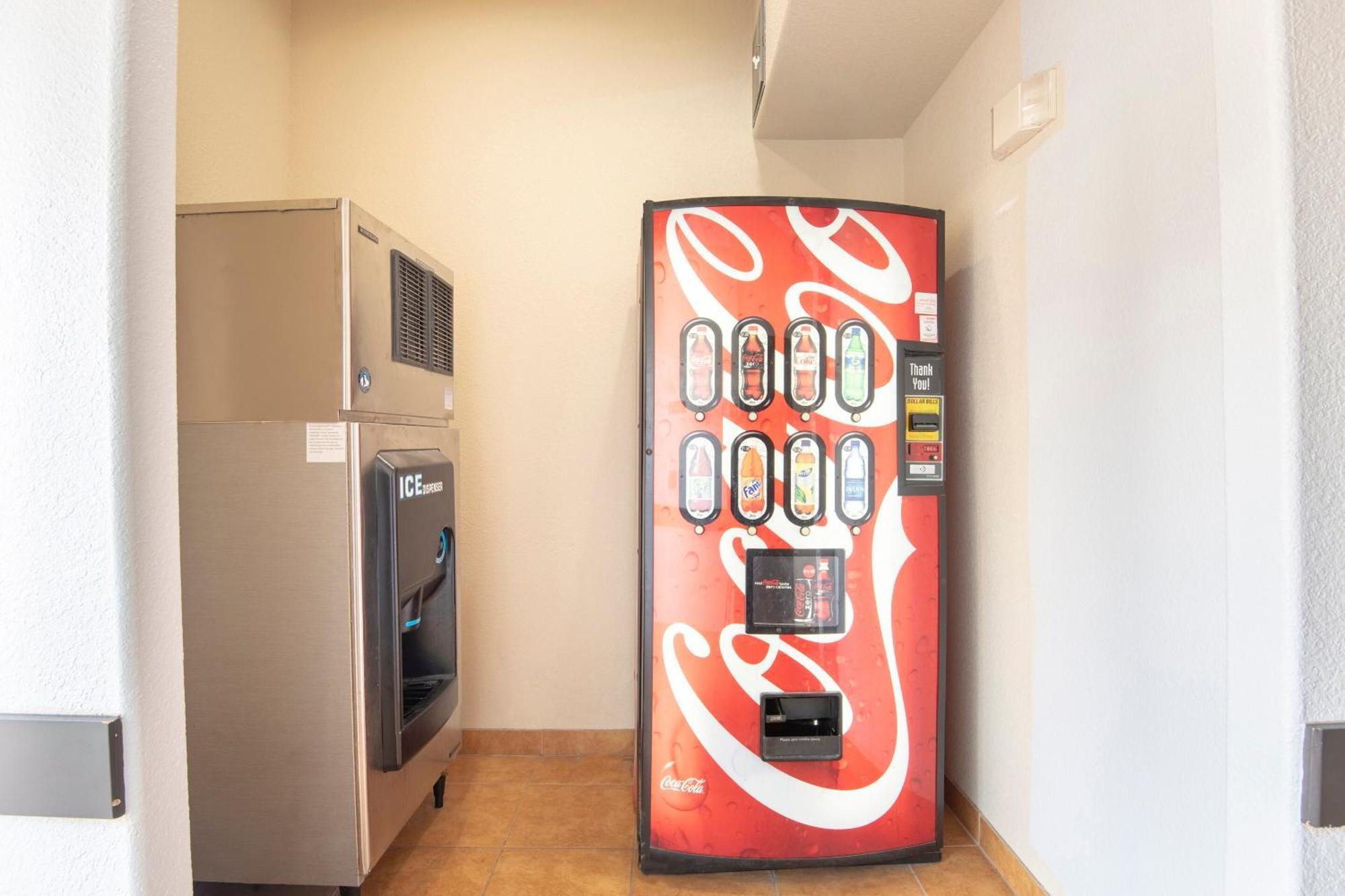 Oyo Townhouse Clute Lake Jackson מראה חיצוני תמונה