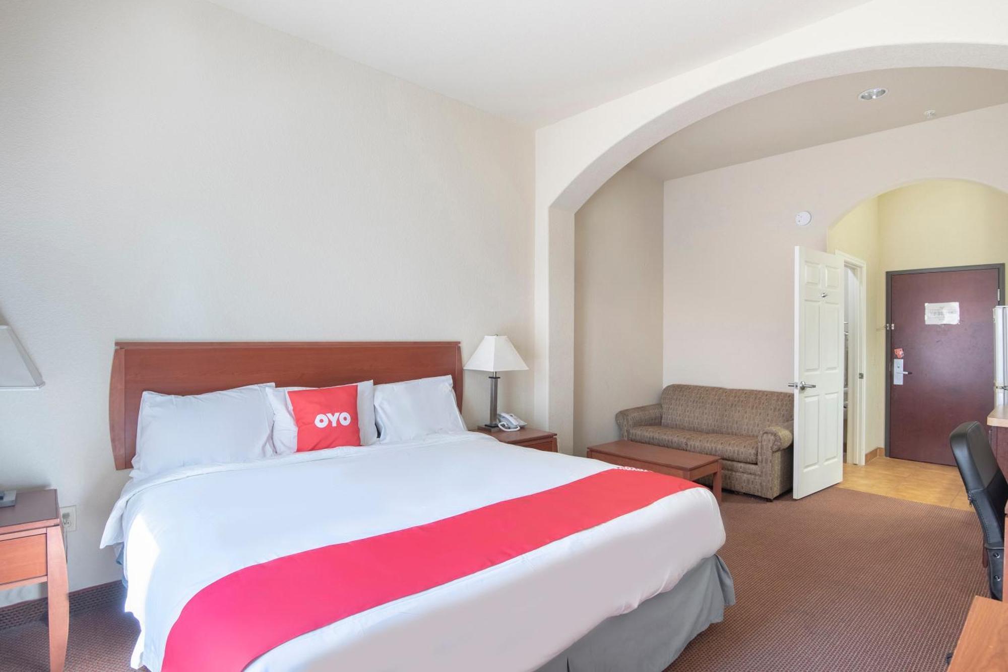 Oyo Townhouse Clute Lake Jackson מראה חיצוני תמונה