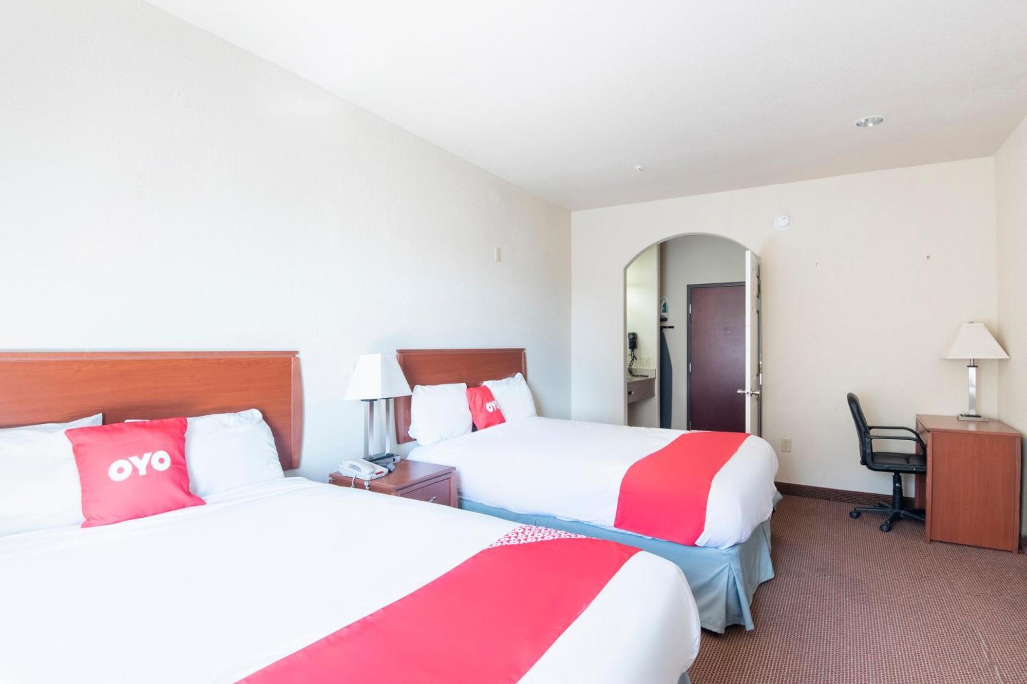 Oyo Townhouse Clute Lake Jackson מראה חיצוני תמונה