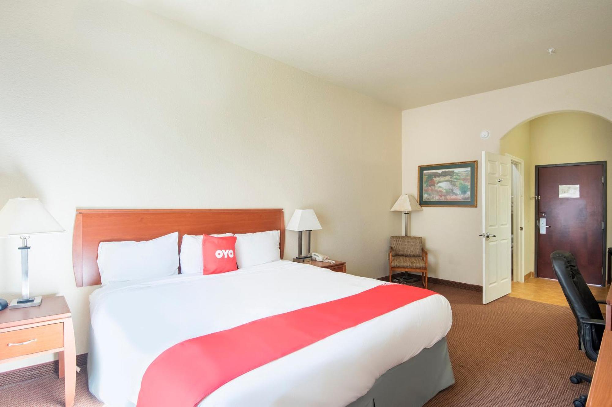 Oyo Townhouse Clute Lake Jackson מראה חיצוני תמונה