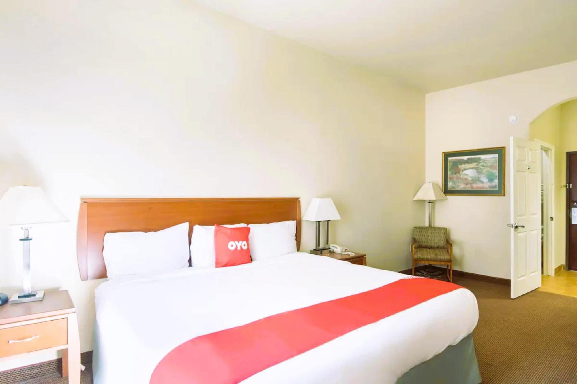 Oyo Townhouse Clute Lake Jackson מראה חיצוני תמונה