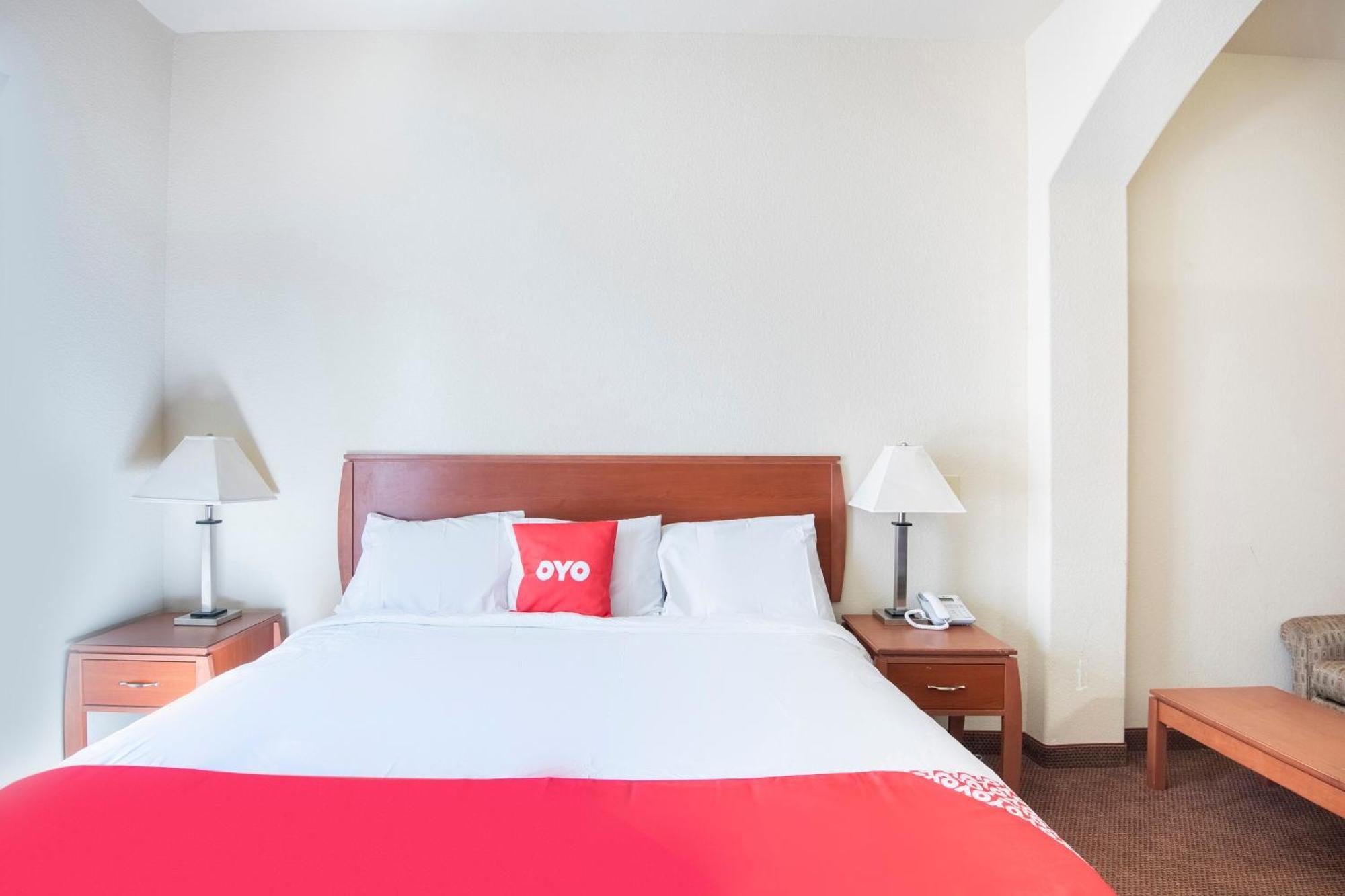 Oyo Townhouse Clute Lake Jackson מראה חיצוני תמונה