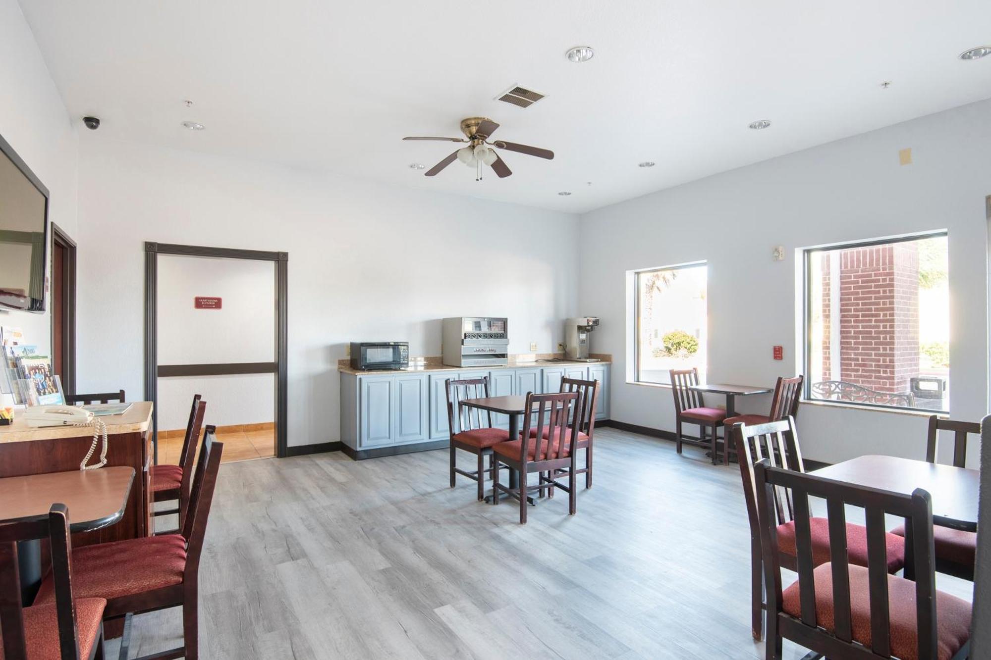 Oyo Townhouse Clute Lake Jackson מראה חיצוני תמונה